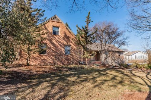 140 Lauer Ln, Camp Hill, PA 17011-1312
