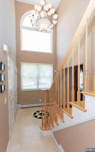 6 Olde Woods Ln, Montvale, NJ 07645-1724