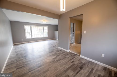 18 Manorhouse Dr, Trenton NJ  08638-1728 exterior