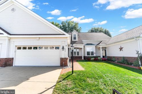 6958 Walnut Hill Dr, Gainesville, VA 20155-3017