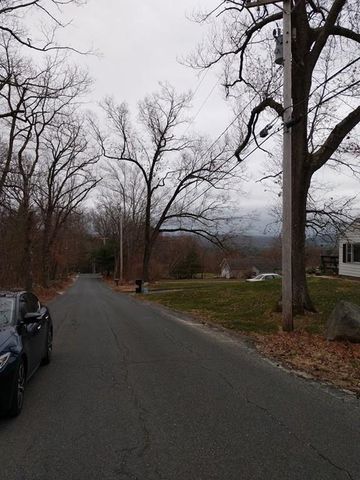 4 Paradise Lake Rd, Monson, MA 01057-9726