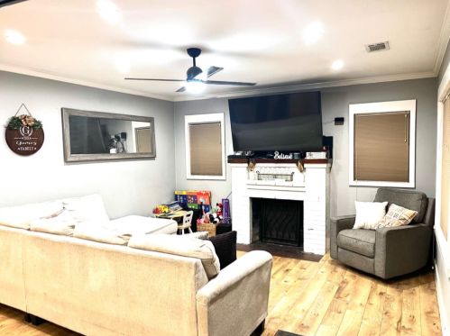 203 Locust Ave, Manteca CA  95337-5451 exterior
