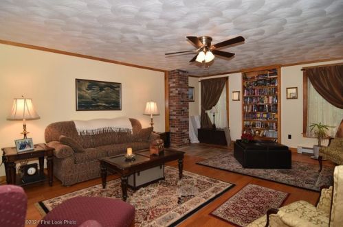 1435 Putnam Pike, Glocester, RI 02814-1102
