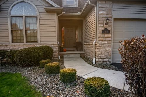 2416 Pebble Creek Ct, Hermitage, PA 16148-7352
