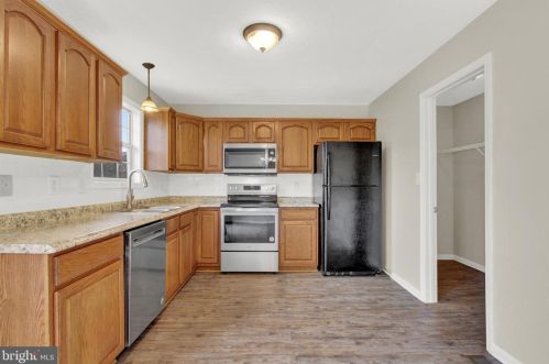 90 Hemlock Dr, Hanover PA  17331-9422 exterior