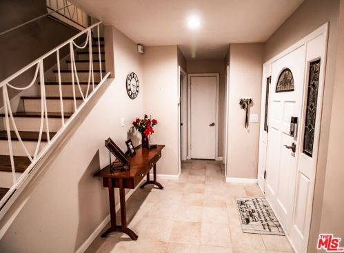 28135 Alaminos Dr, Santa Clarita, CA 91350-1812