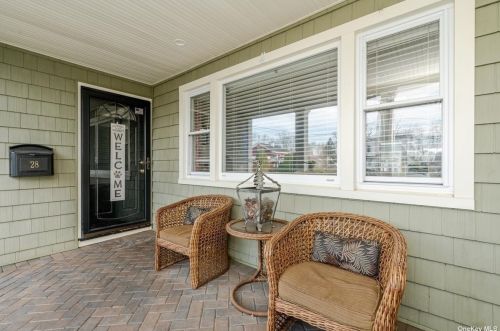 28 Village Line Rd, Babylon, NY 11702-1511