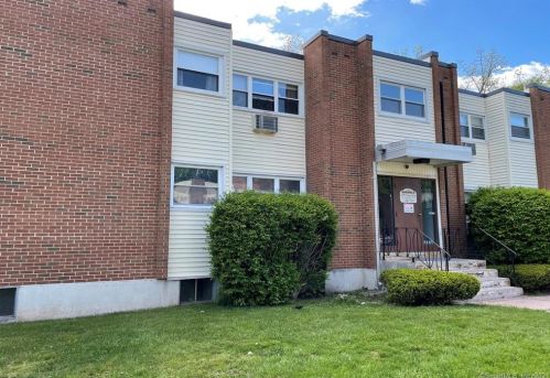 27 Thompson Rd, Manchester, CT 06040-2664