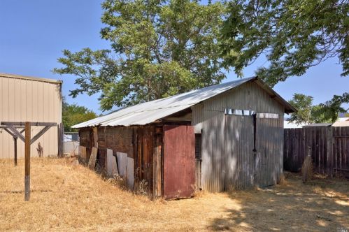 160 Thomas St, Ukiah CA  95482-5822 exterior