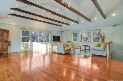 119 Dundee Rd, Stamford CT  06903-3625 exterior