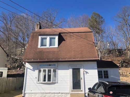 16 Circle Dr, Tuxedo Park NY  10987-4420 exterior