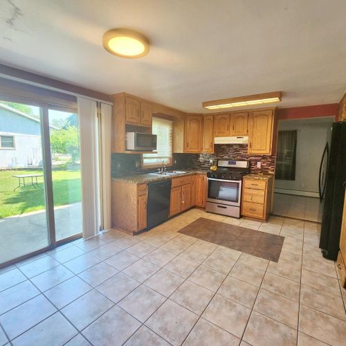 1621 Argonne Dr, Green Bay, WI 54304-2907