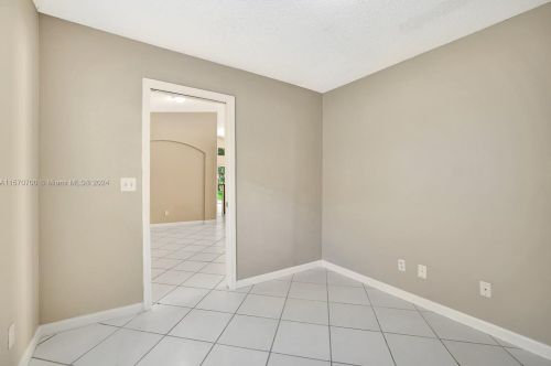 2728 177th Ave, Hollywood FL  33029-5142 exterior