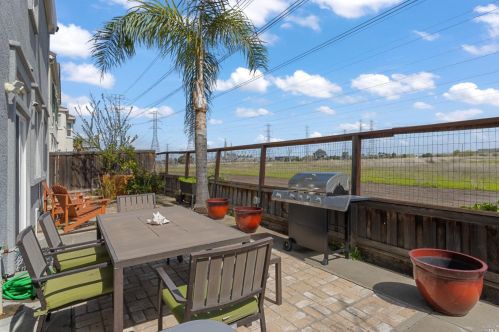 915 Mayport Dr, West Pittsburg CA  94565-4494 exterior