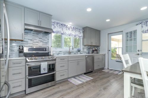 373 High Rd, Kensington, CT 06037-1263