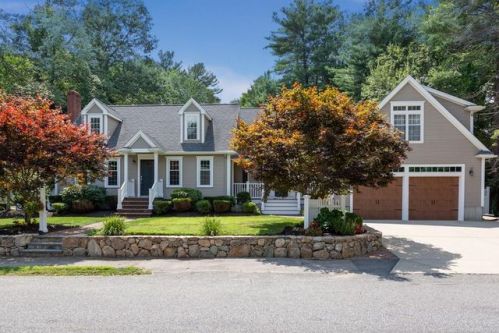 1 Woodard Rd, Walpole, MA 02081-3013