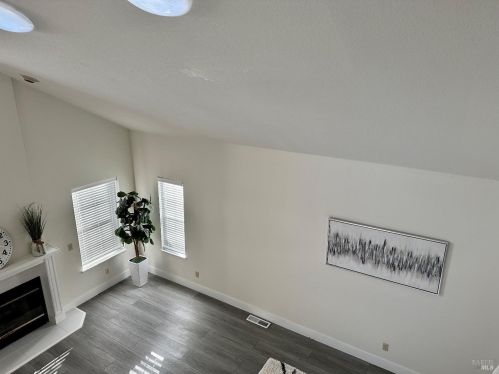 2647 Lago Oaks Dr, Santa Rosa CA  95405-9100 exterior