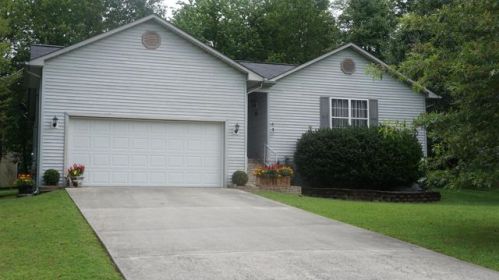 99 Southridge Cir, Crossville, TN 38555-5008