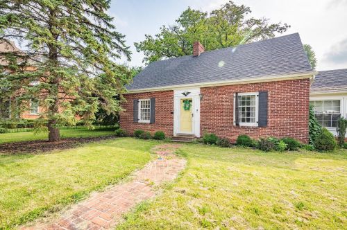 120 Maple St, Marysville, OH 43040-1040