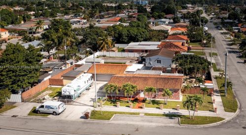 297 31st St, Hialeah, FL 33012-5313
