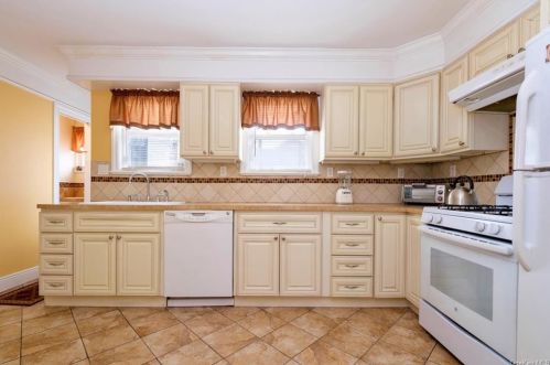 30 Second Ave, New Rochelle NY  10803-1418 exterior