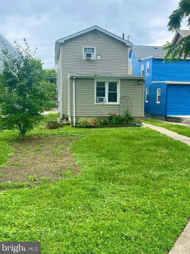 506 Broad St, Riverton, NJ 08077-1320