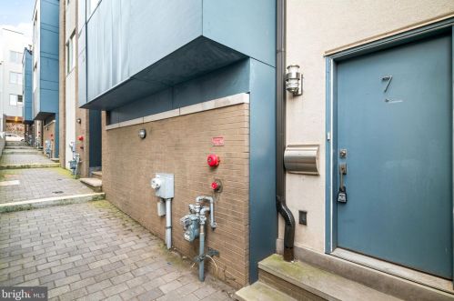 933 Front St, Philadelphia PA  19123-1744 exterior