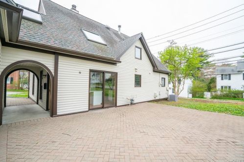 13 Liberty St, Crotonville, NY 10562-5924