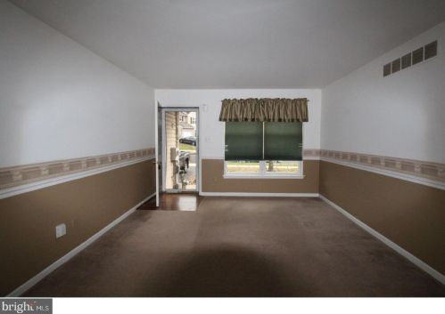 1226 Oxford Cir, Lansdale PA  19446-6641 exterior