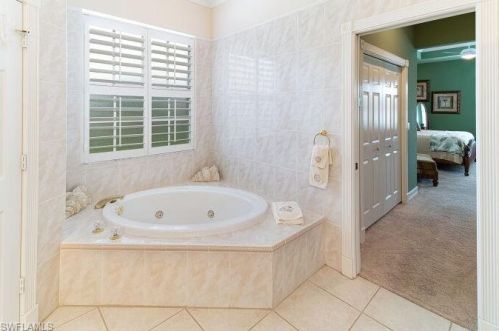 446 Bayside Ave, Naples FL 34108-2314 exterior