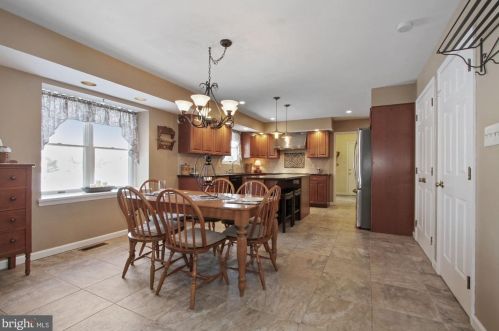 1199 Crestwood Dr, Pottstown PA 19464-2931 exterior