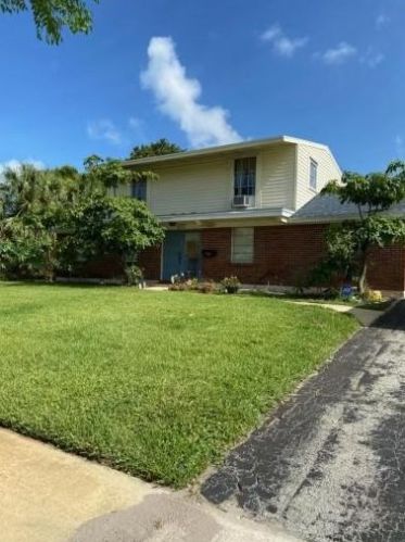 902 Poplar Dr, West Palm Beach, FL 33403-2023