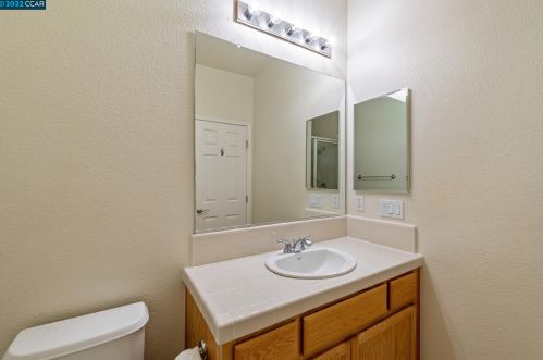 4255 Fitzwilliam St, Pleasanton CA 94568-4573 exterior