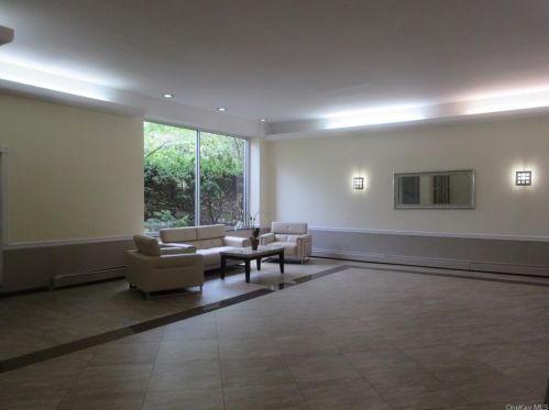 4499 Henry Hudson Pkwy, Bronx, NY 10471-3805