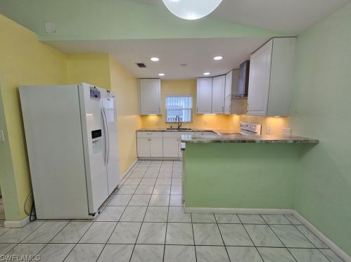 121 6th St, Naples FL  34117-9346 exterior