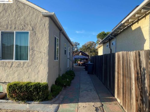 1741 101st Ave, Oakland CA  94603-3301 exterior