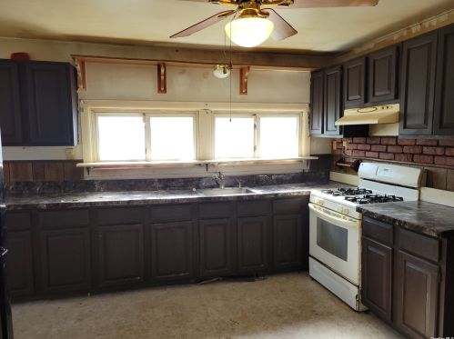 14 Nicoll Ave, Central Islip NY  11722-3135 exterior