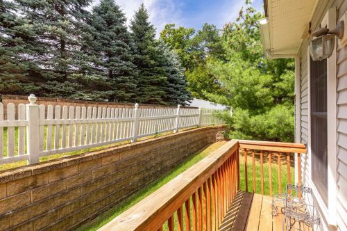 57 Aveonis Ct, Fishkill NY  12524-1638 exterior