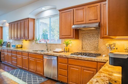 16834 Train Station Ct, Lathrop CA  95330-8638 exterior