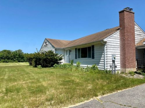 30 Burton Rd, Norwich, CT 06351-9701