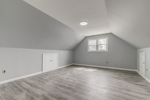 9 Roxbury Rd, Westbury NY  11590-1653 exterior