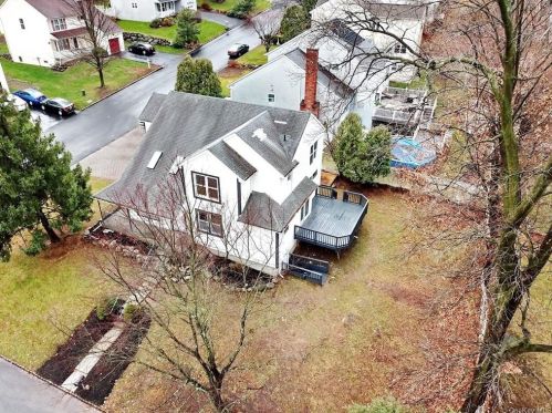 18 Maple Ave, Garnerville, NY 10923-1817