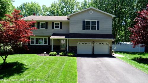 7 Middlebrook Dr, Tinton Falls, NJ 07712-3421