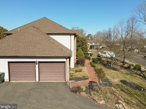 1088 Longfield Rd, Southampton, PA 18966-4326