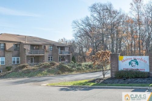 109 Sharon Garden Ct, Woodbridge NJ  07095-4308 exterior