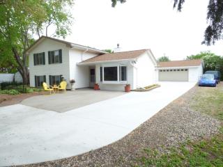 4032 Diamond Pt, Saint Paul, MN 55122-2838