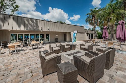 4811 Cross Pointe Dr, Oldsmar FL 34677-5202 exterior