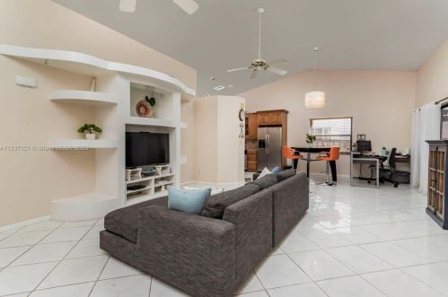 216 9th St, Dania Beach FL  33004-4439 exterior