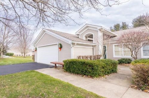 35 Golfwood Dr, Hermitage, PA 16148-3953