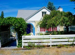 1222 96th St, Seattle, WA 98103-3310